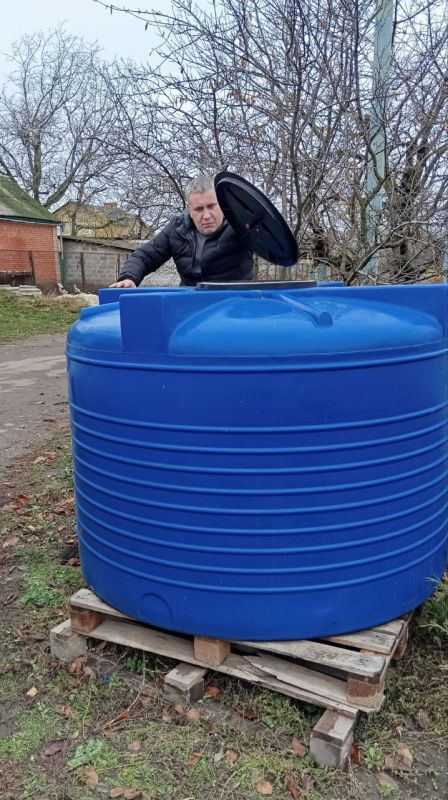 24 ноября 2025 года во исполнение поручения Главы Донецкой Народной Республики депутаты Ясиноватского муниципального совета Сергей Кусенко, Ирина Евсюкова и Николай Коляденко посетили места подвоза воды