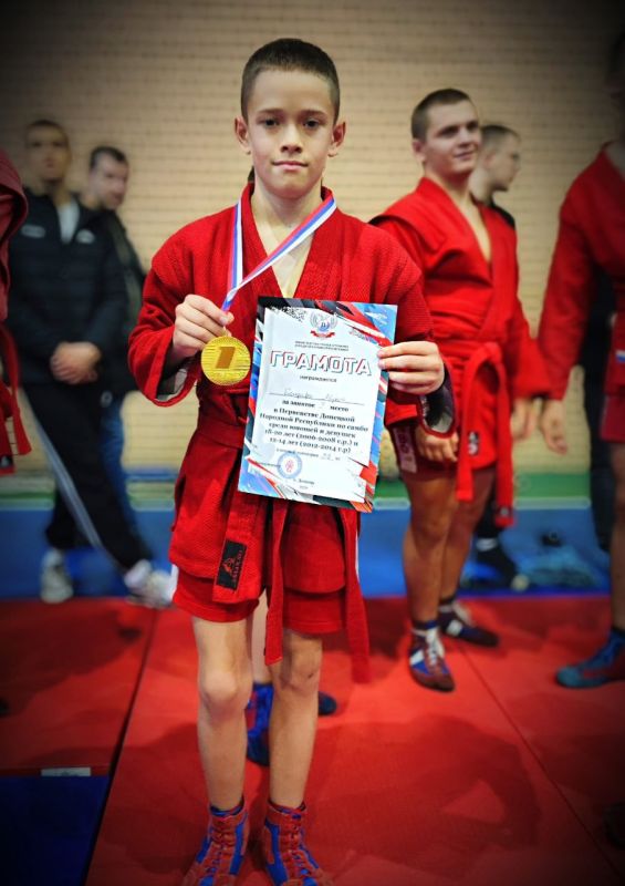 Юный самбист из Ждановки одержал победу на первенстве ДНР