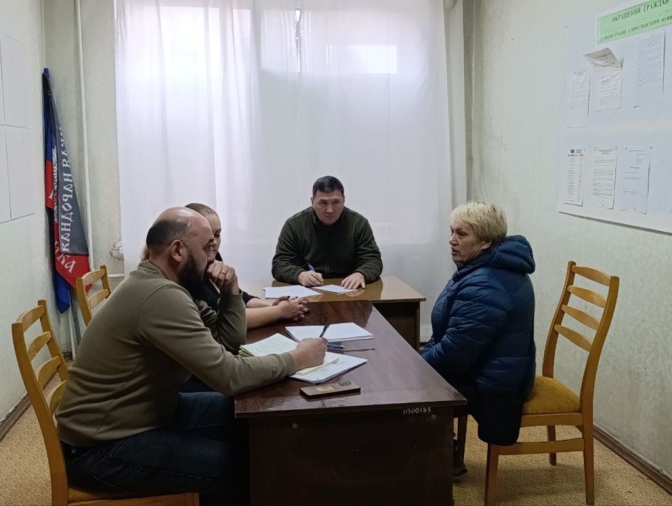 На личный приём к главе Амвросиевского муниципального округа Игорю Лызову поступили вопросы коммунального характера