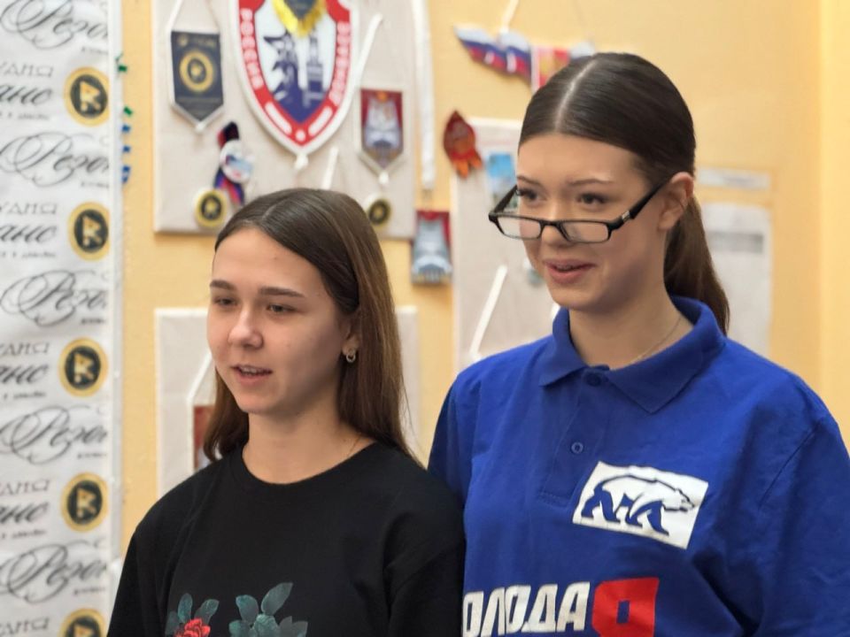 22 ноября 2025 года, в студии журналистики и дизайна «Резонанс» МБУ «ДК им. В. Маяковского г. о. Торез» состоялся поэтический огонёк «Мама. Ты – одна на свете»