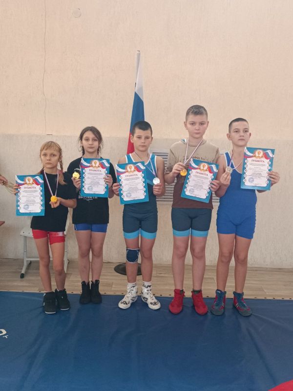 Школьники Ждановки показали достойные результаты в соревнованиях по вольной борьбе
