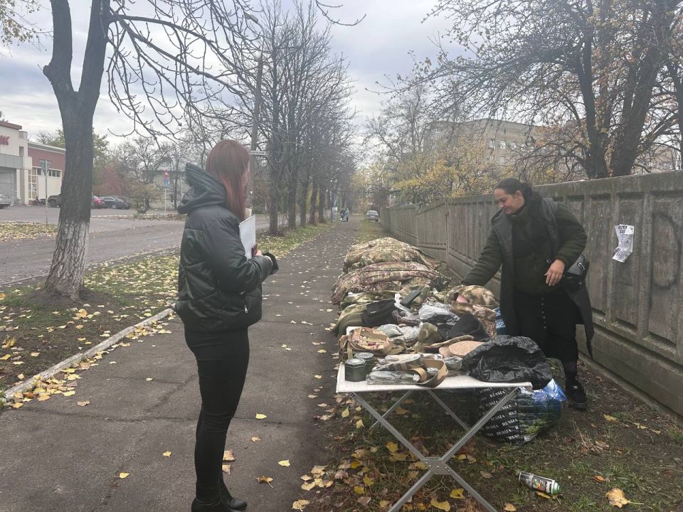 21.11.2025г. сотрудниками отдела торговли, бытового и транспортного обслуживания администрации Ясиноватского муниципального округа проведен рейд по выявлению мест стихийной торговли