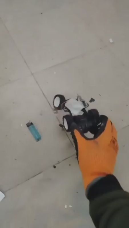 Родион Северьянов: В Донецке к такому привычны - укропы разбрасывали "лепестки" по всему городу