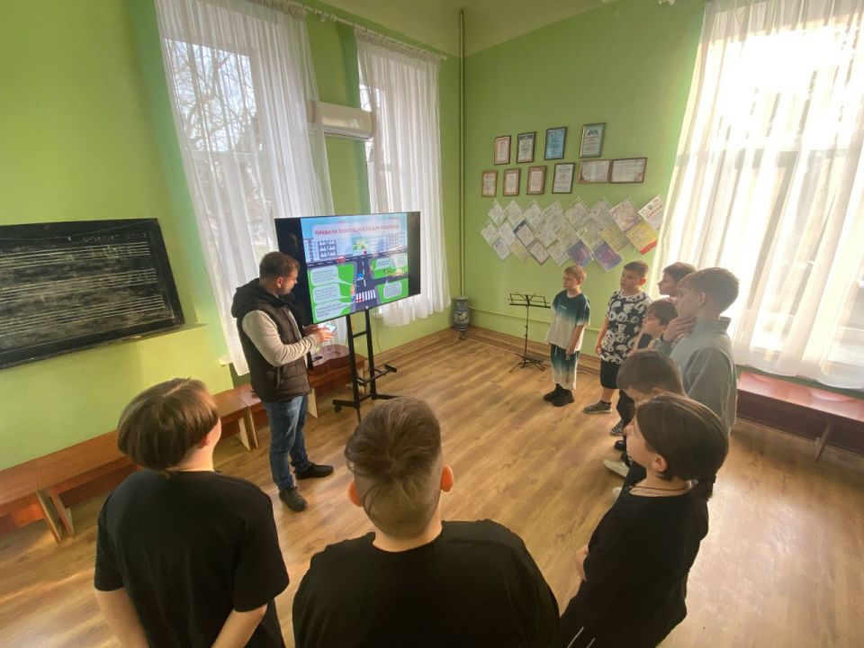 «ЗНАЙ И СОБЛЮДАЙ ПРАВИЛА ДОРОЖНОГО ДВИЖЕНИЯ!»