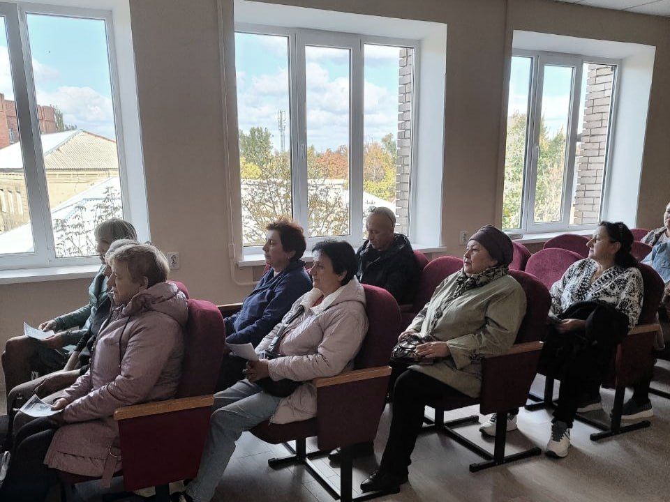 Профилактика жестокости: встреча опекунов и специалистов в Ясиноватой