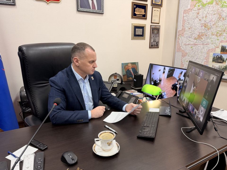 Сергей Прокопенко: Принял участие в заседании оперативного штаба по теплу и воде с Председателем Правительства Андреем Чертковым, а также главами министерств и ведомств