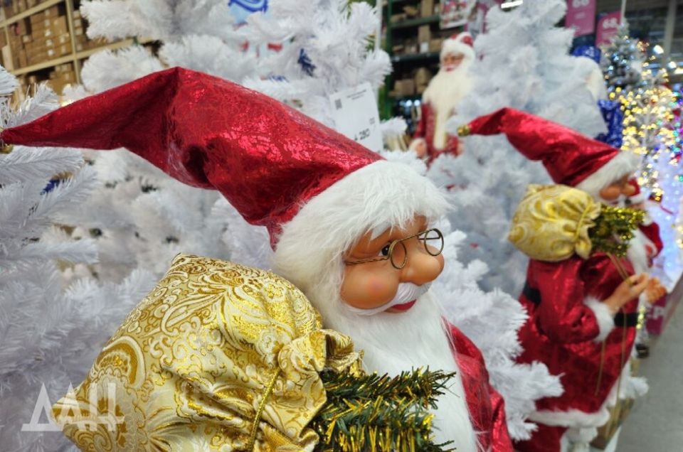 Праздник к нам приходит: ДНР закупит почти 200 тыс. новогодних подарков