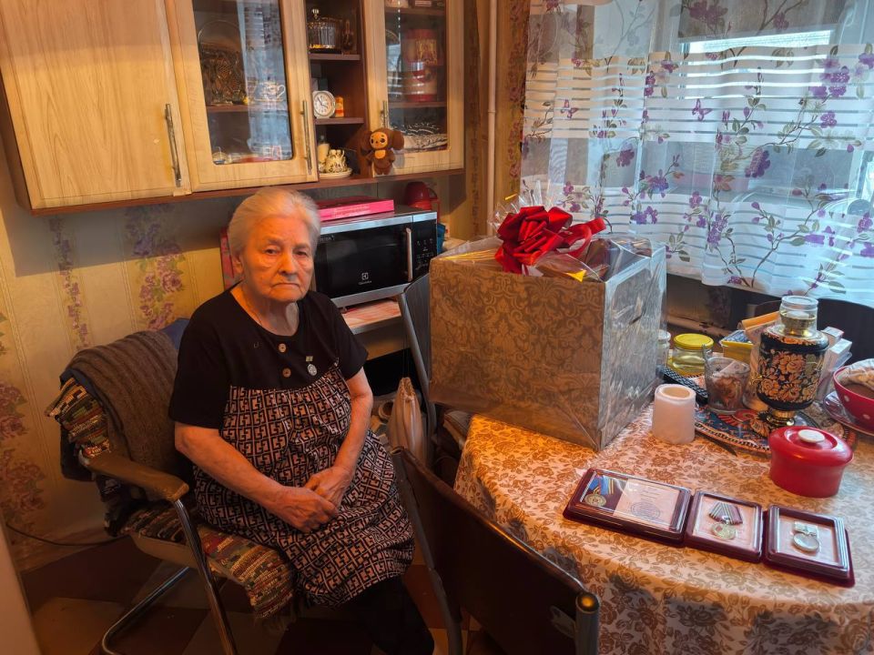 Александр Волошин: #гуманитарнаяпомощь. На днях мои помощники совместно с АНО «Сила Мира» навестили наших уважаемых ветеранов Великой Отечественной войны и жителей блокадного Ленинграда