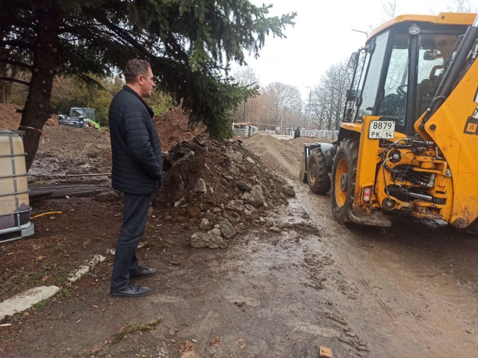 Александр Качанов: В Докучаевске полным ходом проходят масштабные работы в парке им. А.П. Чехова