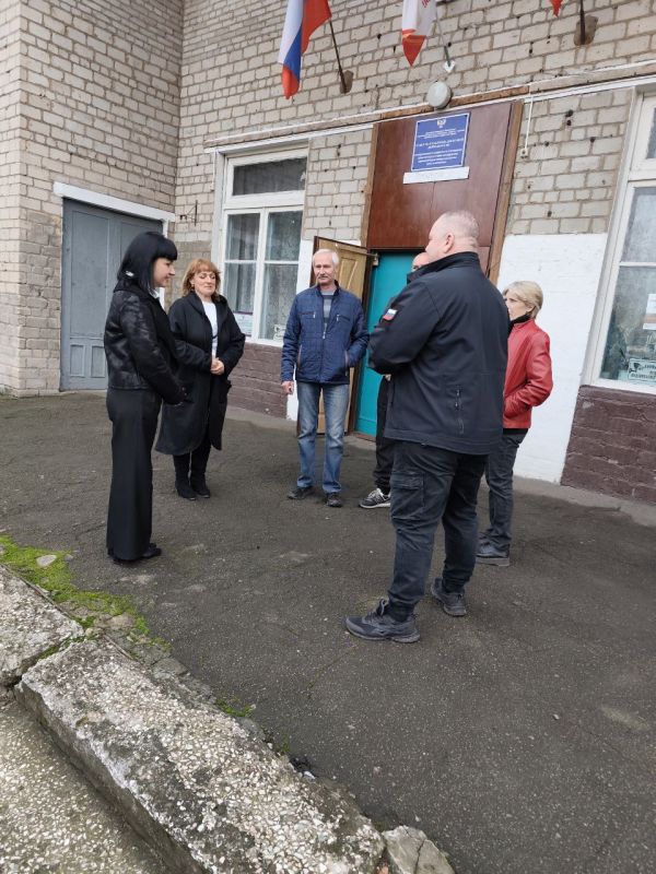 Вчера заместитель главы Администрации городского округа Харцызск Юлия Михайленко провела встречу с трудовым коллективом МБУ «Харцызский ГДК» филиал «Золотаревский сельский клуб»