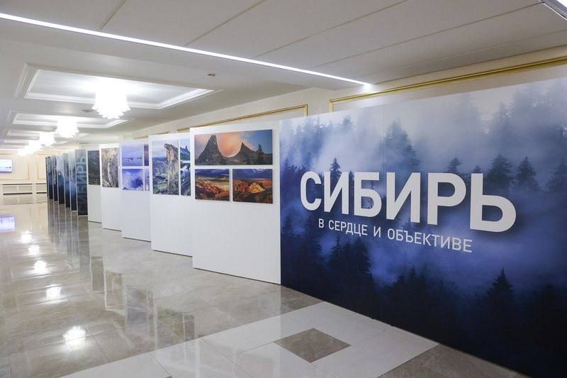 Александр Волошин: Сегодня совместно с коллегами-сенаторами принял участие в торжественном открытии фотовыставки «Сибирь в сердце и объективе», которая представлена в эти дни в Совете Федерации