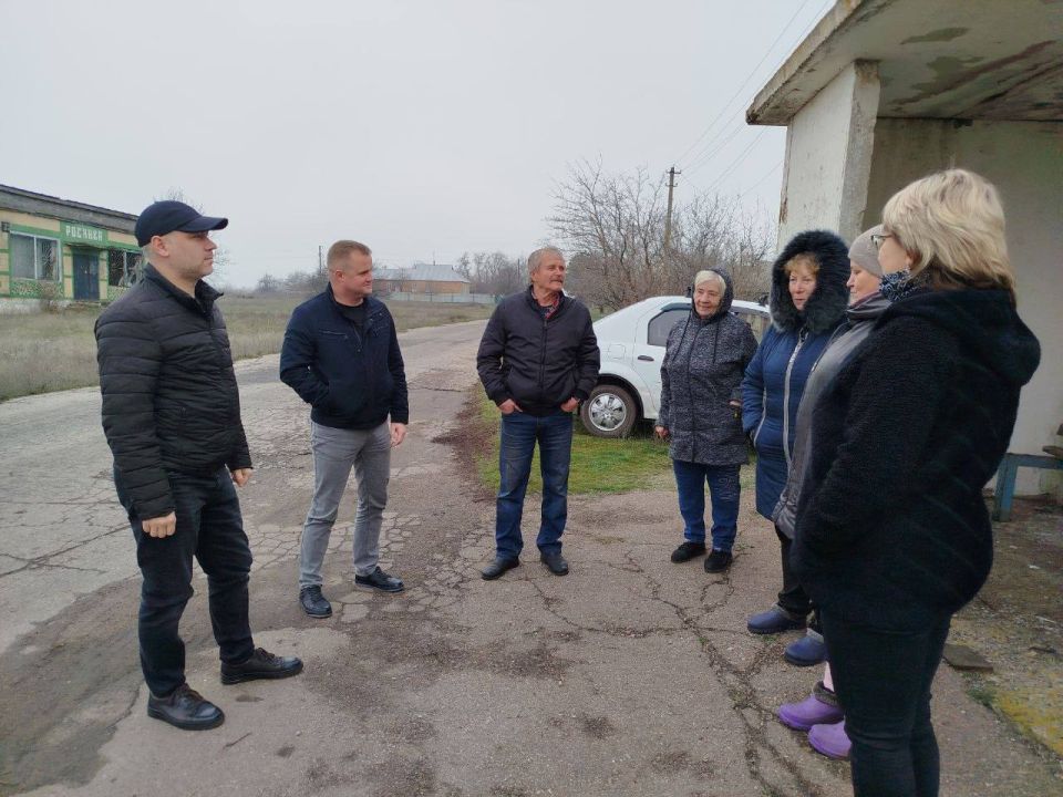 Вчера, 26 ноября, начальник Зуевского территориального отдела Администрации муниципального образования Алексей Марюхнич провел встречу с гражданами в селе Новопелагеевка на улице Куйбышева