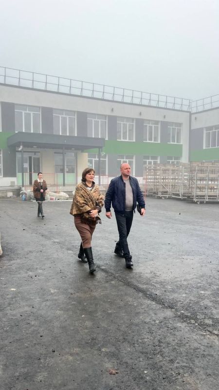 По поручению Главы ДНР Дениса Пушилина депутат Народного Совета Игорь Матрус проверил ход капитального ремонта ГБОУ «Средняя школа №1 городского округа Макеевка»