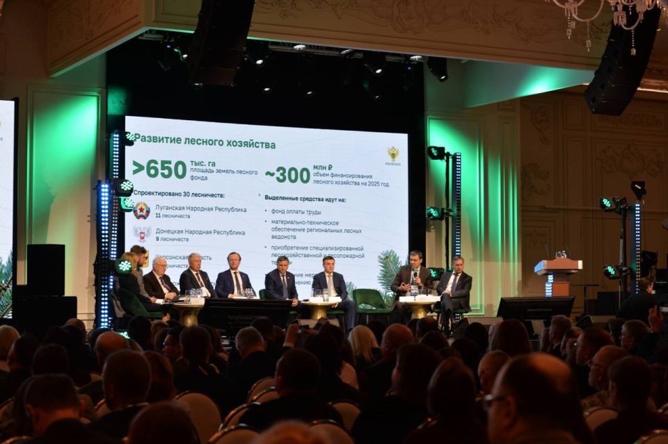 Руководитель Рослесхоза Иван Советников выступил с докладом на III Всероссийской научно-практической конференции по реабилитации естественных экосистем Донбасса и Новороссии «Докучаевская конференция»