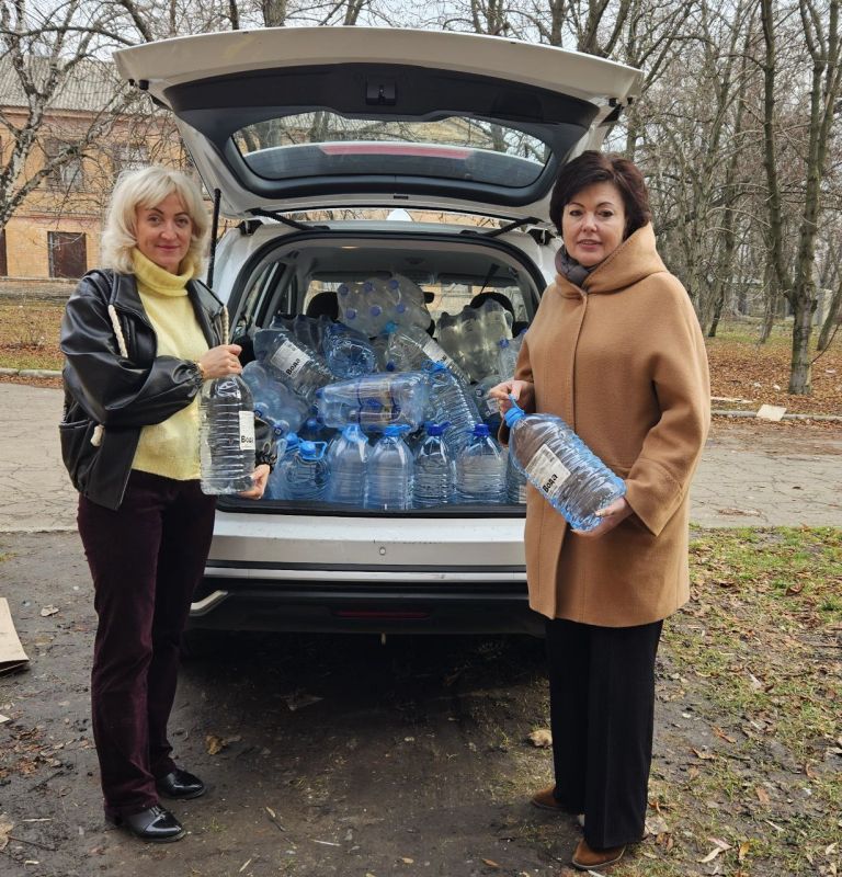 26 ноября 2025 года во исполнение поручения Главы Донецкой Народной Республики депутаты Ясиноватского муниципального совета Наталья Филиппова, Владимир Сергиенко и Елена Алипа посетили места подвоза воды