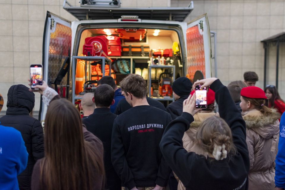 Добровольцы Донецкого РО ВСКС провели на базе ЦРМИРа в Харцызске агитационную встречу и мастер-класс по основам оказания первой помощи