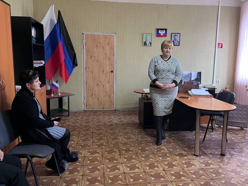 Сегодня, 26 ноября, заместитель главы администрации городского округа Макеевка Ирина Валентиновна Сидякина провела встречу по адресу: г. Макеевка, ул. Ленина,19, в рамках поручения Главы ДНР Дениса Пушилина