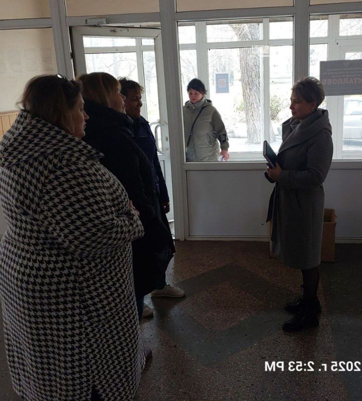 ВСТРЕЧИ С ЖИТЕЛЯМИ. 26 ноября 2025 года депутаты Ясиноватского муниципального совета Донецкой Народной Республики от фракции «Единая Россия» Наталья Филиппова и Елена Асаул провели встречу с жителями