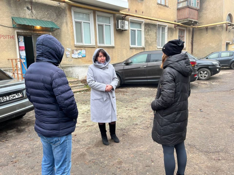 Сегодня, заместитель начальника Зугрэсского территориального отдела Администрации муниципального образования городского округа Харцызск Олеся Литош провела сход граждан в городе Зугрэс по адресу: улица Пушкина, 3, на котором...