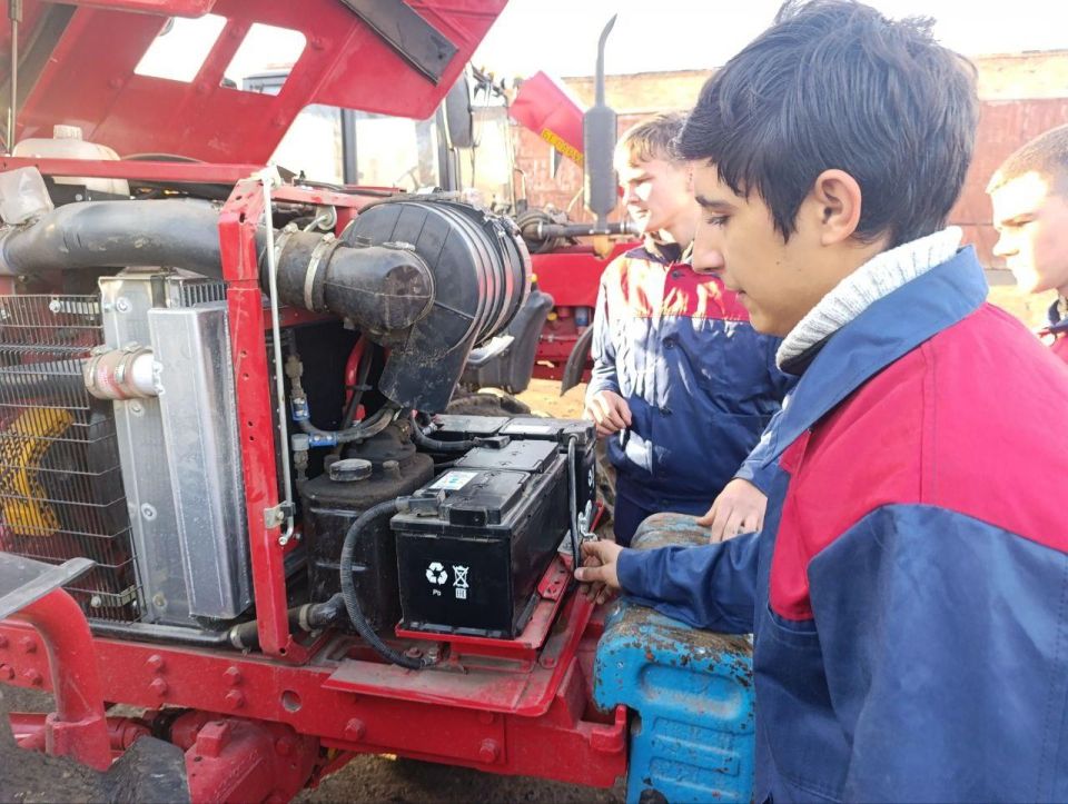 Игорь Лызов: Предприятия региона оказывают содействие в обучении студентов профессиональных организаций Республики