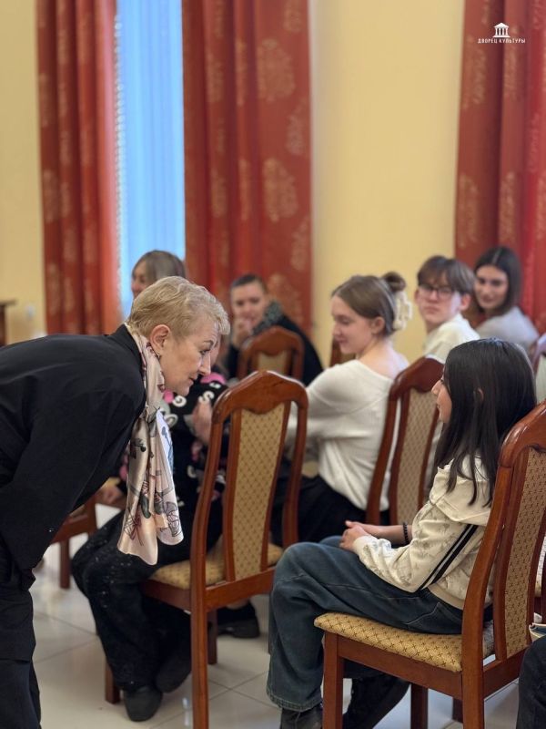 27 ноября в Городском дворце культуры состоялся мастер-класс по вокалу для участников "Фестиваля творчески одаренных детей из новых территорий "Путь к мечте"