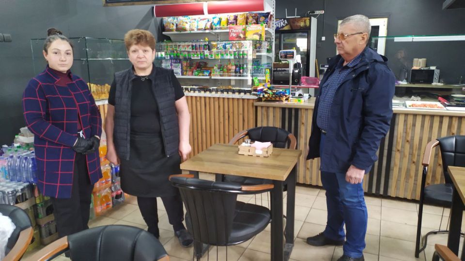 Начальник Новозарьевского территориального отдела Михаил Рапач провел встречу с трудовым коллективом индивидуального предпринимателя Асланова Р.А. В ходе встречи были обсуждены вопросы, касающиеся улучшения инфраструктуры и...