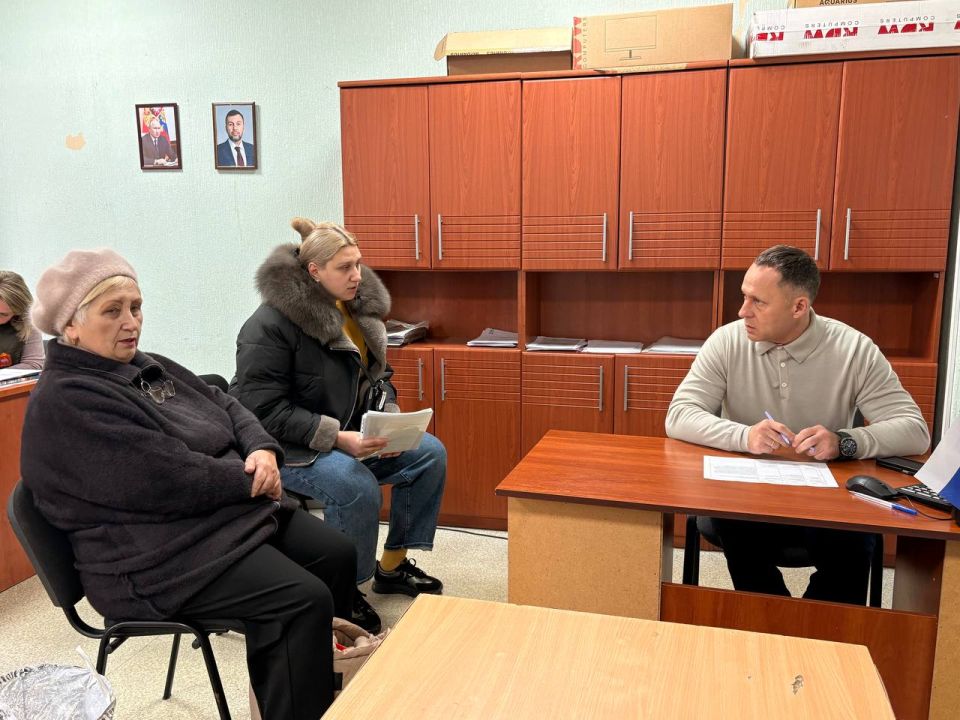 Александр Пеняев: Провел традиционный личный прием, во время которого ответил на вопросы, поднятые жителями в обращениях