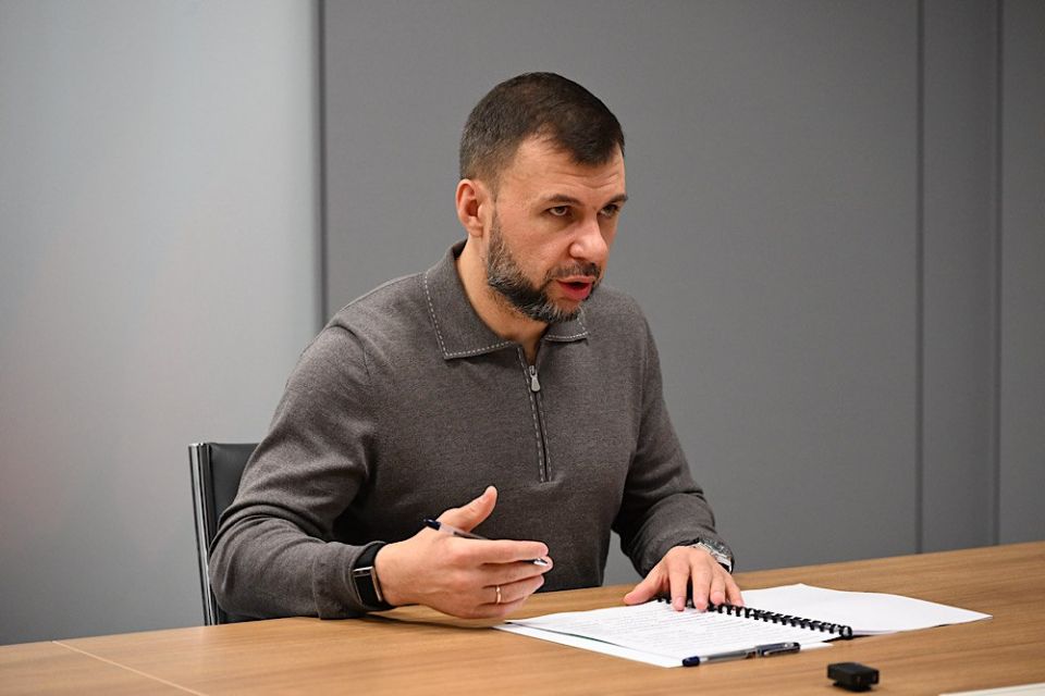 Глава ДНР Денис Пушилин поставил перед новым министром здравоохранения Константином Масниковым важные задачи: решить проблему нехватки кадров, сократить очереди в больницах и продолжить цифровизацию медицинских услуг