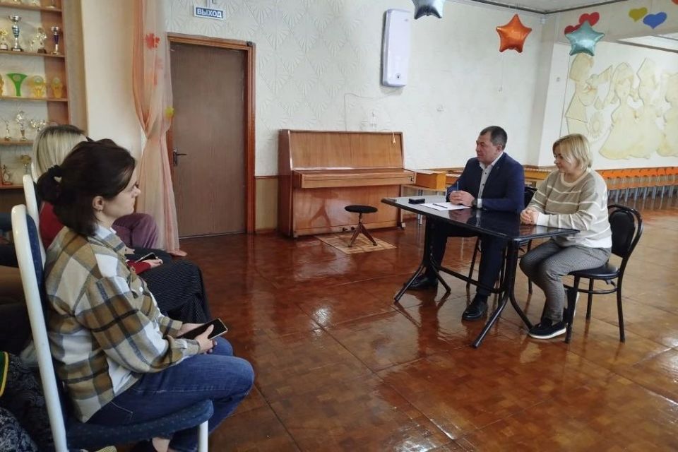 Замглавы Шахтерского округа встретился с коллективом детского сада