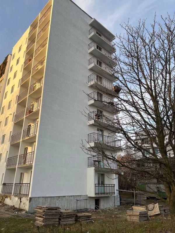 Александр Пеняев: Челябинская область завершает ремонт кровли и фасада жилого дома в микрорайоне Зорька Ясиноватского округа