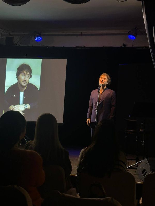 «Будто приехали к родственникам»: Артисты театра имени Евгения Вахтангова впервые выступили в Донецке