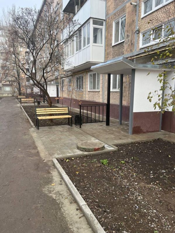 Александр Пеняев: Южноуральские рабочие завершили благоустройство двора жилого дома в Ясиноватой