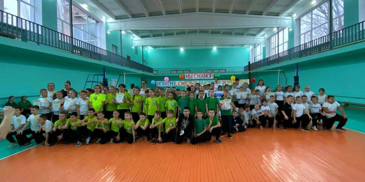 В преддверии Дня Матери в ГБОУ «СШ № 22 Г.О. МАКЕЕВКА» состоялся яркий и незабываемый спортивный праздник-конкурс «Мы с мамой ловкие, смелые, быстрые и умелые!»