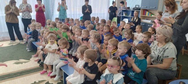 Школьный театр "Мир театра" ГБОУ "СШ № 50 Г.О. МАКЕЕВКА" под руководством учителя русского языка и литературы Гуркиной И.М. принял участие в акции "Дети-детям" в рамках Месячника волонтёрства