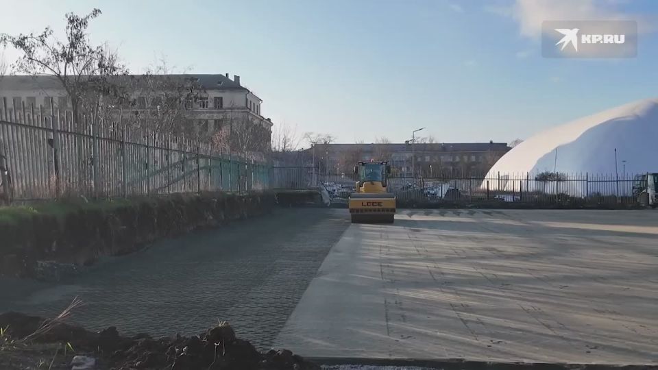 Скоро сыграем в хоккей и закружим в фигурном катании: В Мариуполе завершается строительство ледового дворца «Айс-Арена»