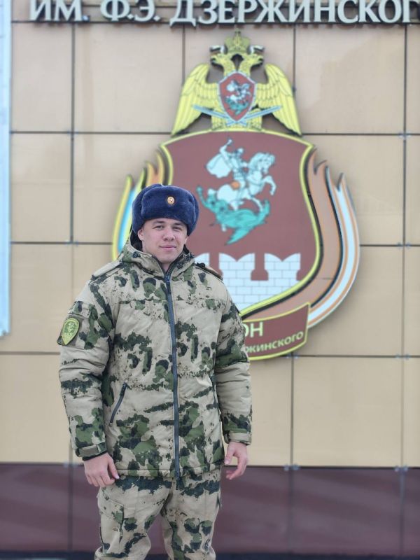 «Быть молодым нелегко, но почетно, товарищ!»: так Росгвардия поприветствовала рэпера Macan, которого сегодня зачислили в дивизию оперативного назначения им. Ф.Э. Дзержинского