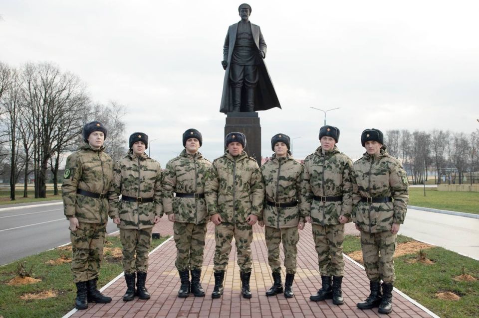 Рэпер MACAN отправился в армию, его фотографии в форме сегодня опубликовал официальный канал Росгвардии