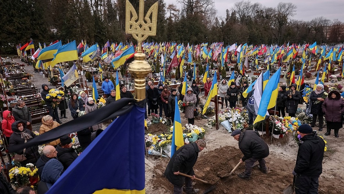 Деревни без единого мужчины и сотни тысяч некрологов: озвучена шокирующая статистика по погибшим ВСУшникам