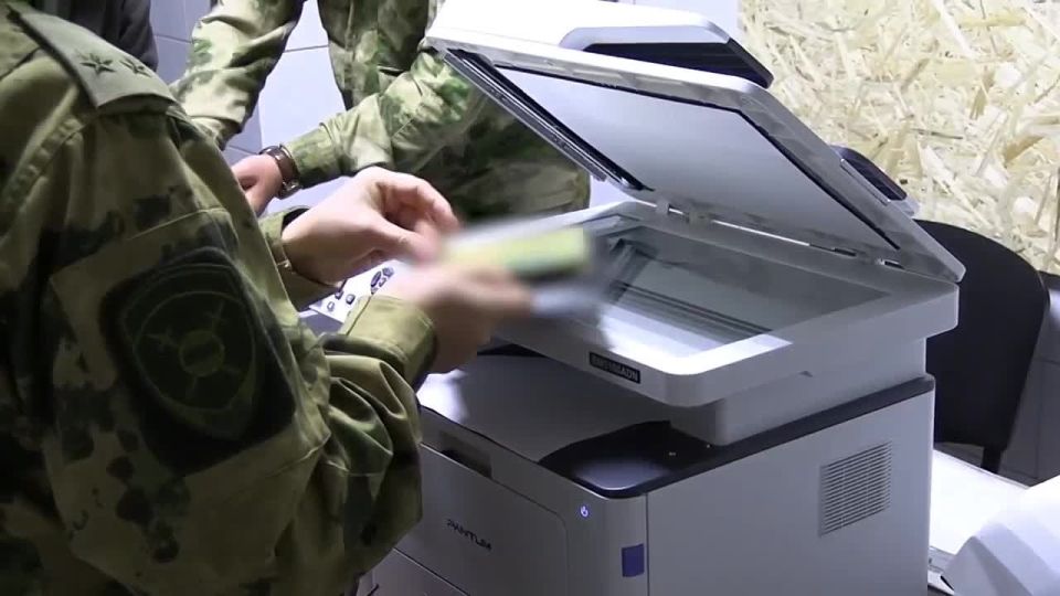 12345Сотрудники МВД по Донецкой Народной Республике приняли документы у жителей населенных пунктов Красноармейского и Константиновского районов ДНР, недавно освобожденных в ходе специальной военной операции