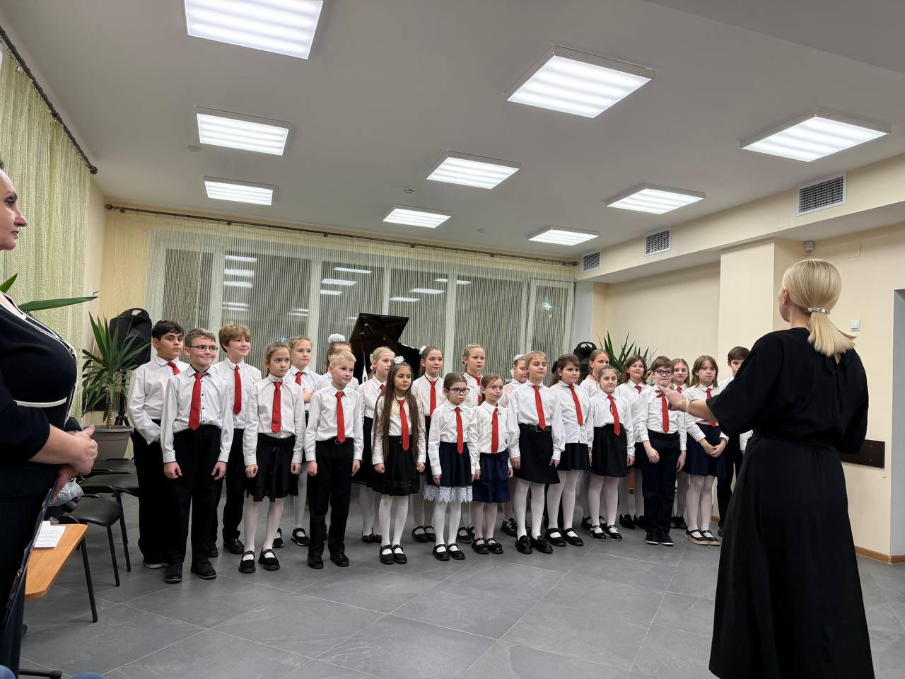 В преддверии Дня матери Советом женщин г. Мариуполя Донецкого РО Союза женщин России организован концерт для матерей, воспитывающих особенных деток