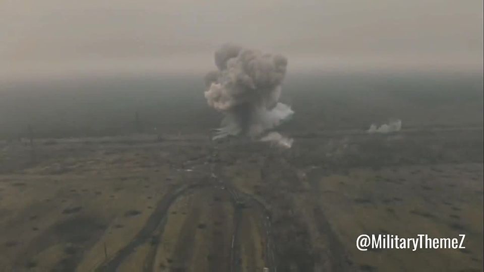 Момент прилёта ОДАБ-1500 с УМПК по позициям противника в н.п. Родинское, ДНР