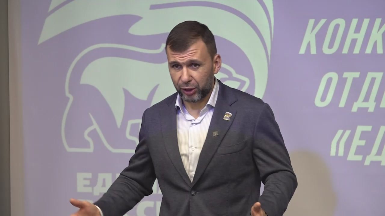 Денис Пушилин: Вместе с секретарем Генсовета «Единой России» Владимиром Якушевым вручили награды победителям конкурса проектов среди секретарей первичных ячеек регионального отделения партии