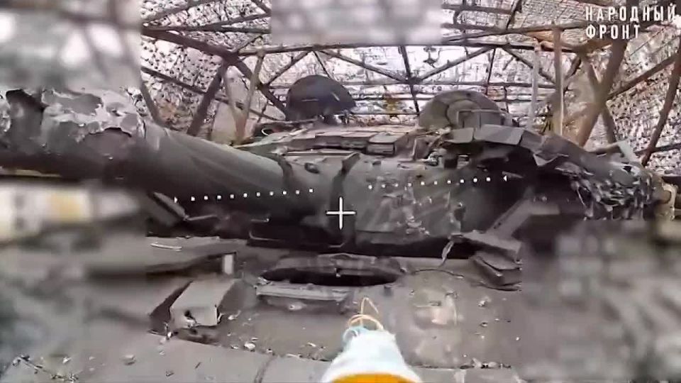 Донбасс. 26 ноября в н.п. Родинское разведкой 9 омсбр был обнаружен двигающийся танк Т-72 ВСУ