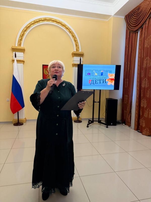 В преддверии Дня матери, 28 ноября, в Харцызском доме культуры состоялось торжественное мероприятие под названием «Семья — как много в этом слове»