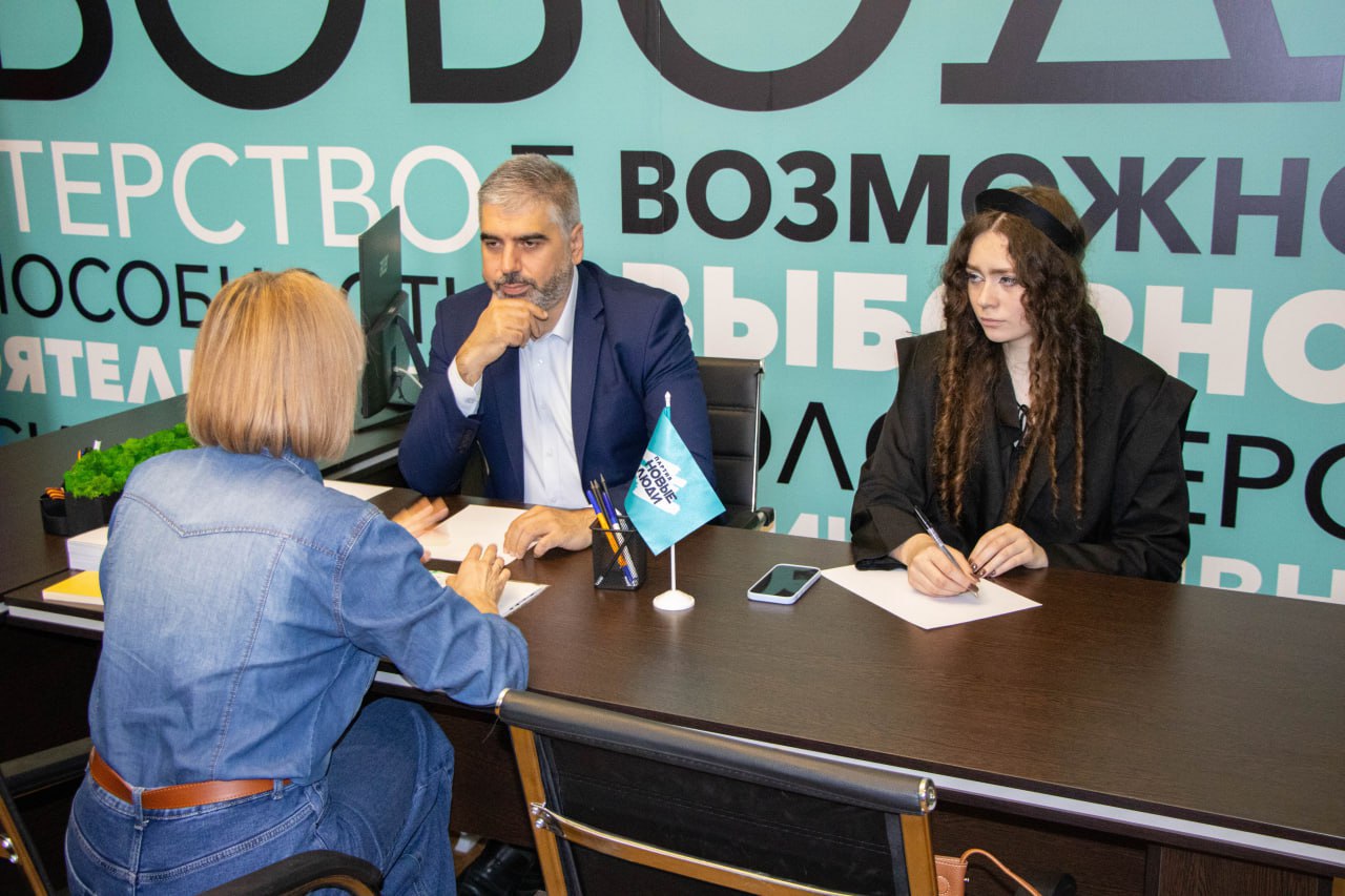 Алексей Дорофеев провел совместный прием с депутатом Молодежного Парламента ДНР