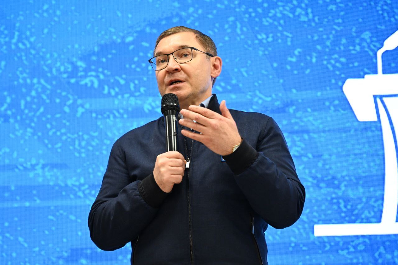 Глава ДНР Денис Пушилин поздравил финалистов и всех участников проекта «Лига ораторов», отдельно отметив депутатов Народного Совета, которые сопровождали команды и помогали им подготовиться к дебатам