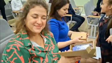   .      15 . ..    ,     ,    