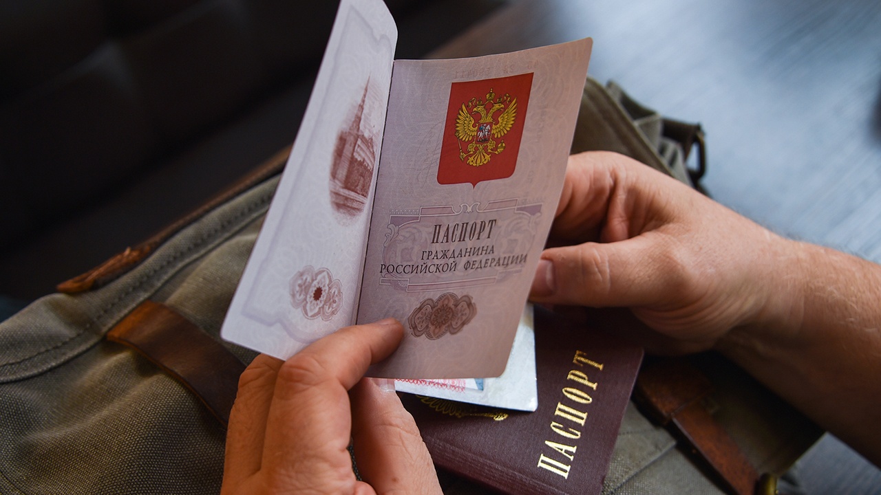 Жителям Красноармейска начали выдавать российские паспорта