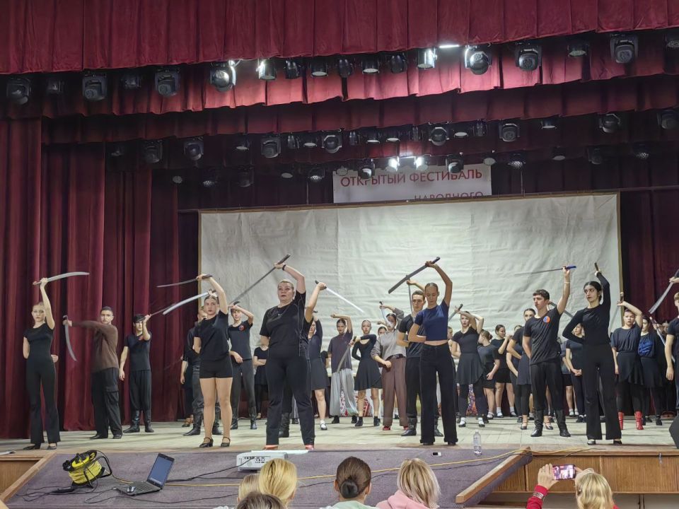 Николай Михайлов: Танец объединяет: в Старобешевском округе прошел IV открытый фестиваль народного хореографического искусства коллективов Республики «Феерия танца»