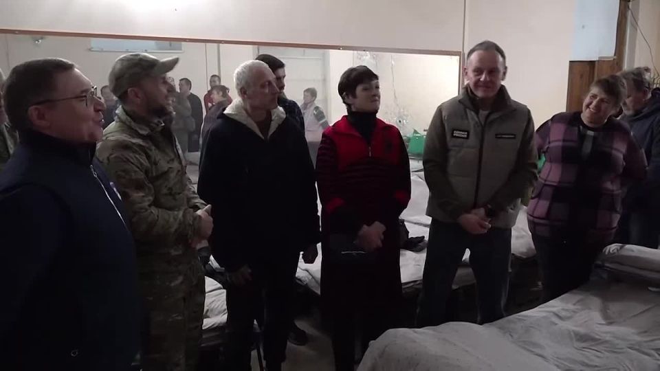 Глава ДНР Денис Пушилин с секретарем Генсовета «Единой России» Владимиром Якушевым: